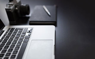 收获红土赛季首胜 郑钦文发文：一步一个脚印，下一轮见