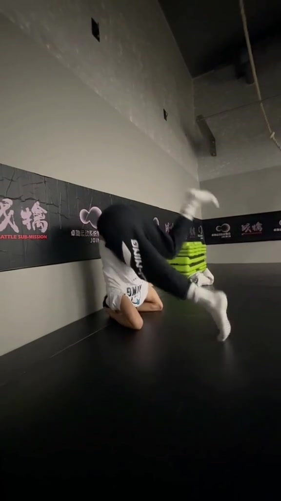 mk体育平台网页版入口努力提高自己！矣进宏晒训练视频：了解自己 做自己想做的