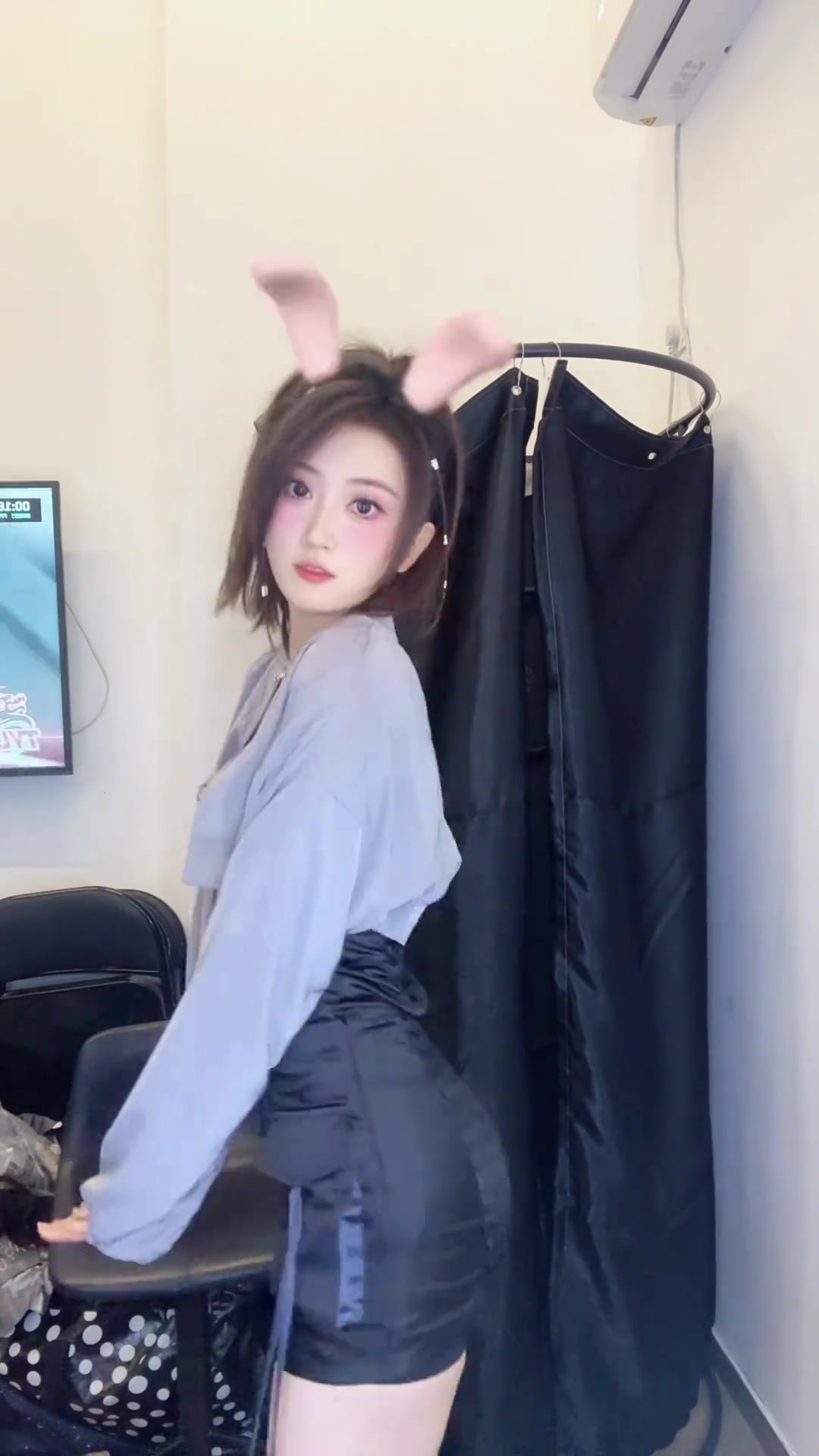 mk体育平台网页版入口无畏契约主持唯嘉分享视频：人如机，好上头的音乐，休息室舞一下