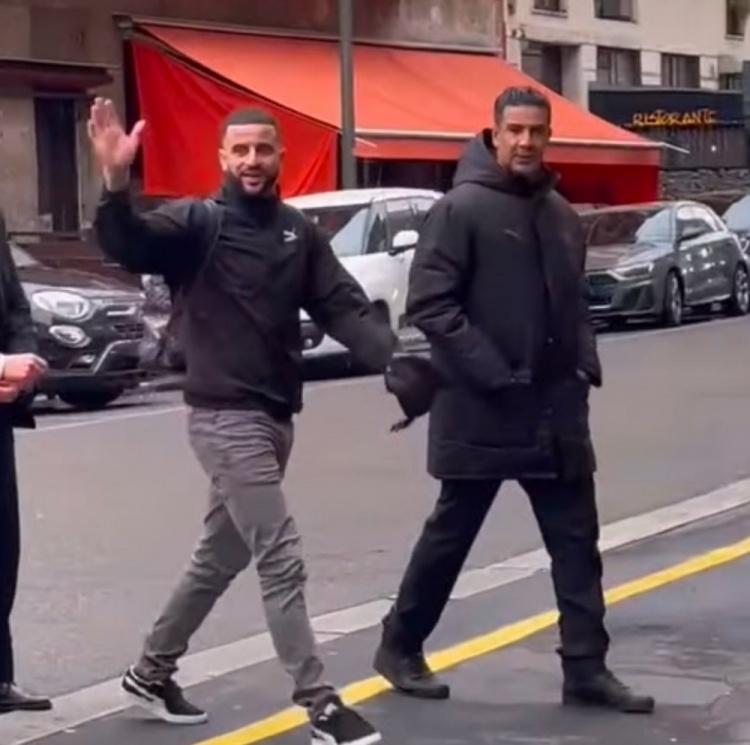 mk体育跟队记者：沃克效力米兰将身披32号球衣