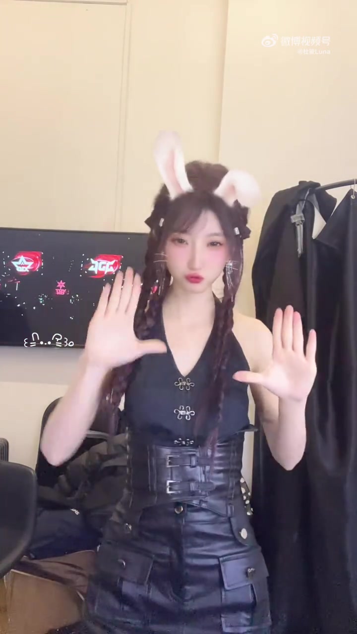 mk体育在线官网无畏契约主持杜骏分享视频：新年shake it，你认识这套皮肤吗？