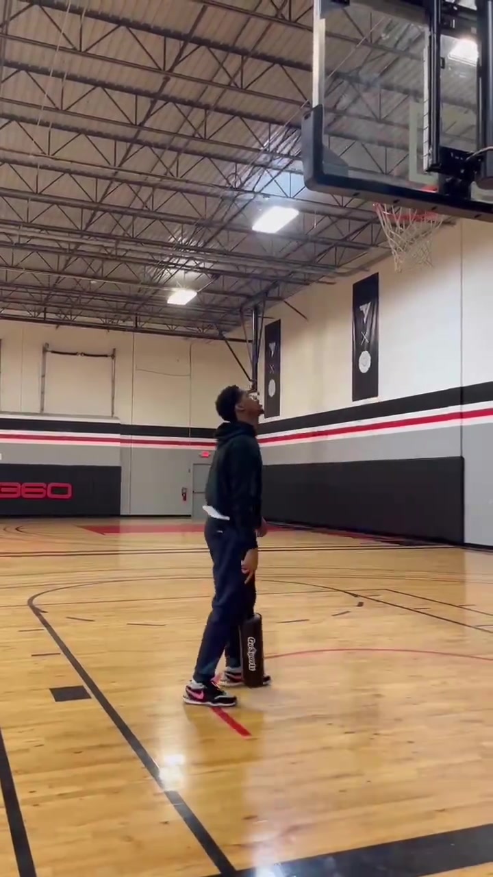 mk体育app官网身穿中国队训练服❤️17岁华裔后卫朱正晒训练视频：随时准备着